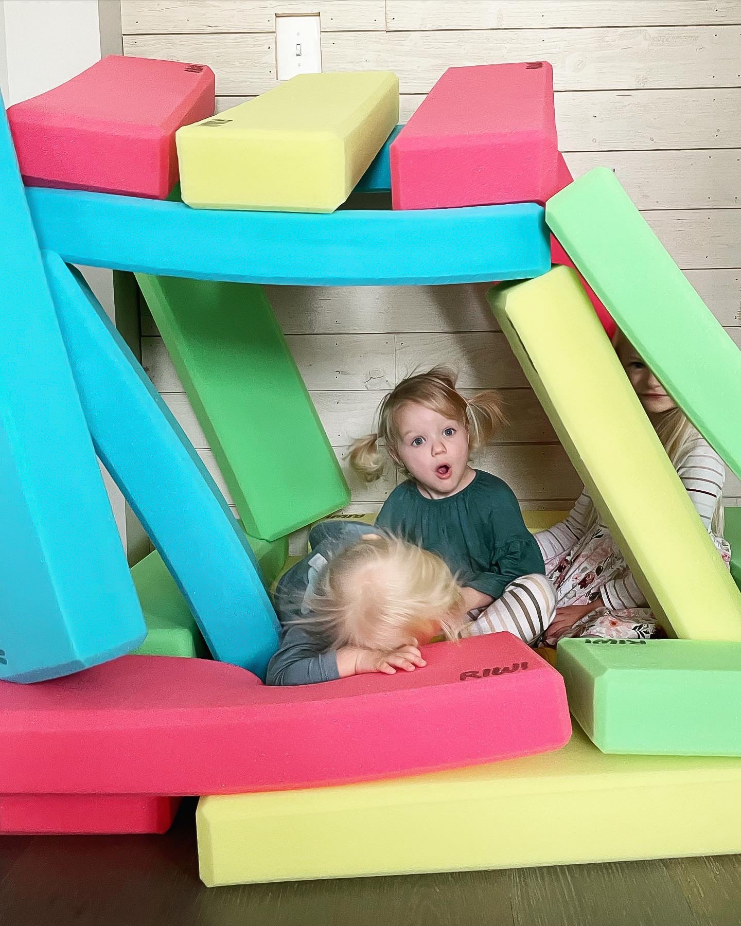 RIWI XXL Bausteine 3 jähriges Kind riesengroße Bauklötze Schaumstoff Konstruktionsspielzeug